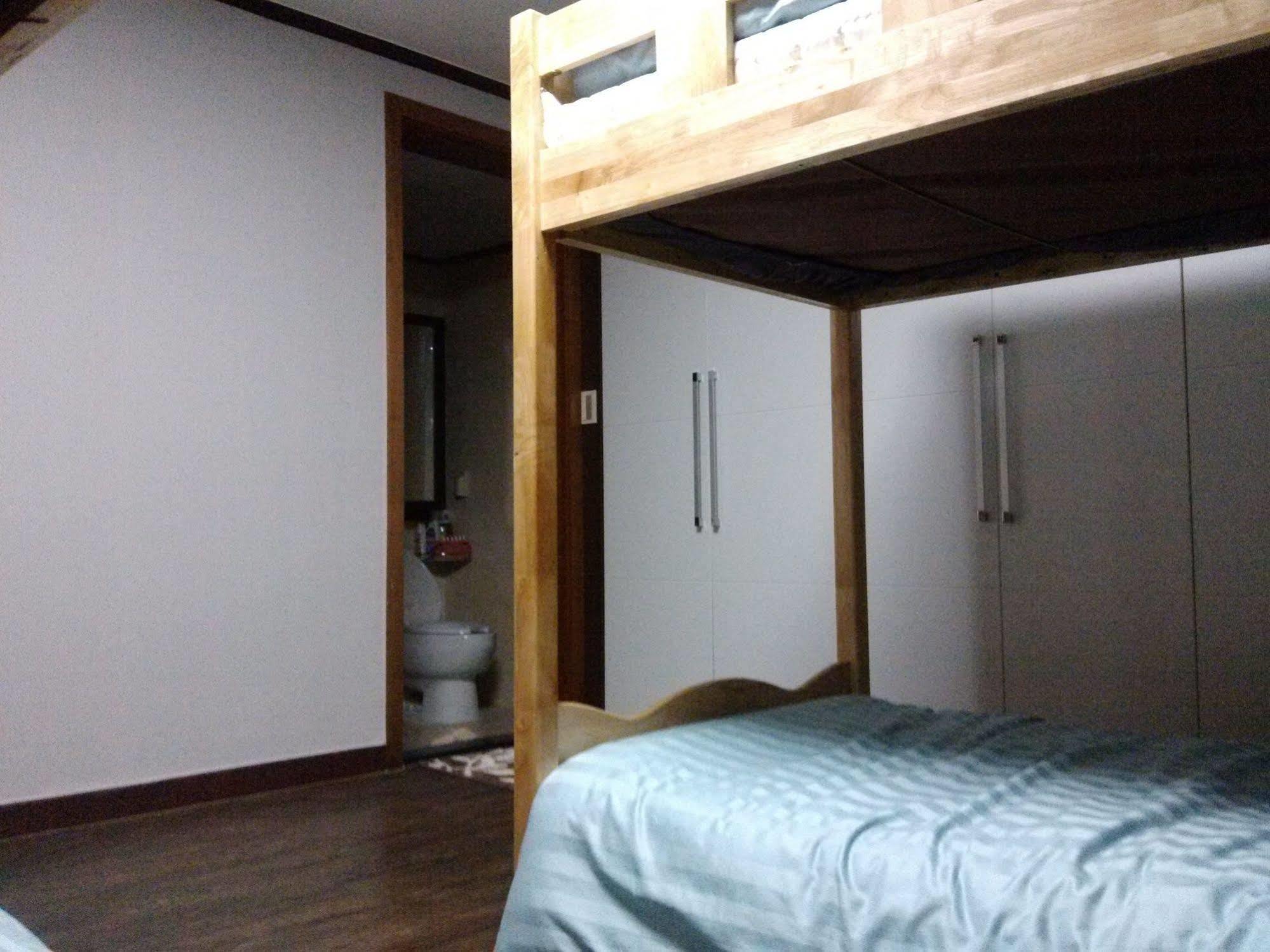 K Star Road Guesthouse - Hostel Σεούλ Εξωτερικό φωτογραφία